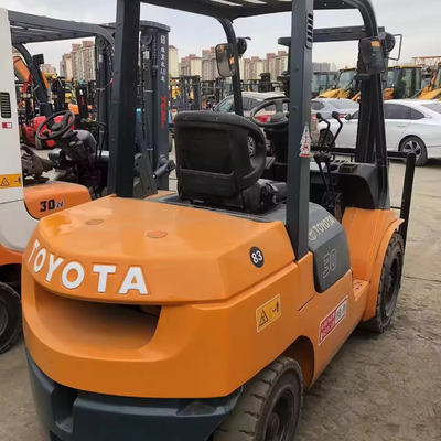Japon Toyota FD30 3 Tonnes chariot élévateur en bon état avec 2.6 * 1.2 * 2.8 Dimensions