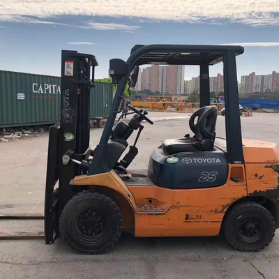 JAPON TOYOTA 3 tonnes 7F FD30 chariot élévateur à trois mâts pour la manutention de matériaux polyvalents
