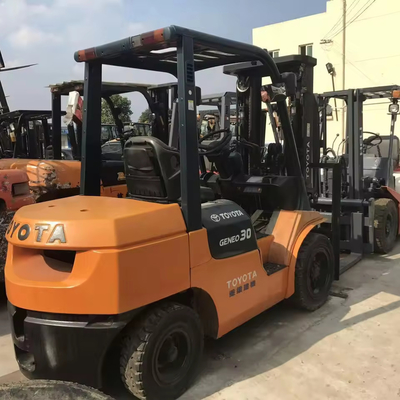 JAPON utilisée TOYOTA FD30 3 tonnes chariot élévateur à 3 étages Mast en grande promotion largeur de la fourchette 1,6M