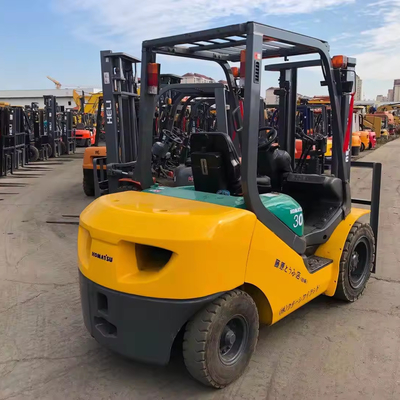 3 tonnes de chariot élévateur à moteur diesel pour la vente à Komatsu