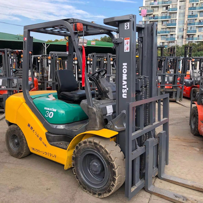 1.2M Longueur de fourchette Utilisé Komatsu FD30 chariot élévateur avec source d'alimentation moteur diesel du Japon