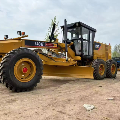 Catalogueur 140K avec moteur Cummins et peu d'heures de travail en excellent état