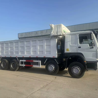 Le véhicule est équipé d'un déchargeur de 6x4 20-25T, poids brut 6,8m*2,5m*3,6m.
