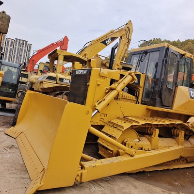 Bulldozers en bon état, originaux et utilisés.