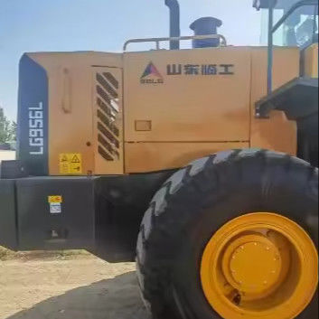Le chargeur à roues Komatsu WA380-3 2017 est d'occasion et en excellent état.