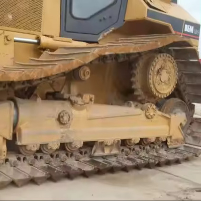 Le bulldozer Caterpillar D5K d'occasion en excellent état.