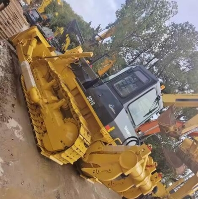 Bulldozers à chenille avec soupape hydraulique