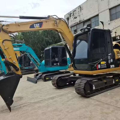 Excavatrice utilisée Caterpillar 307D de petite taille avec un poids de fonctionnement et une conception de 7193 kg