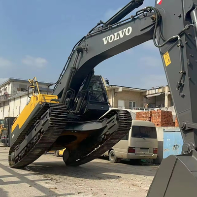 Excavateur Volvo EC480D de 48 tonnes en Suède avec moteur VOLVO D13-T4 A et chaussures de piste