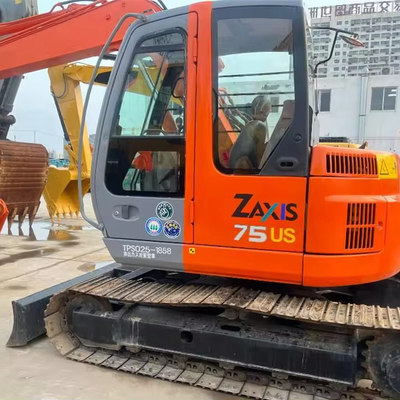 En bon état, une excavatrice utilisée pour l'automatisation Hitachi ZX75US avec pompe hydraulique d'origine