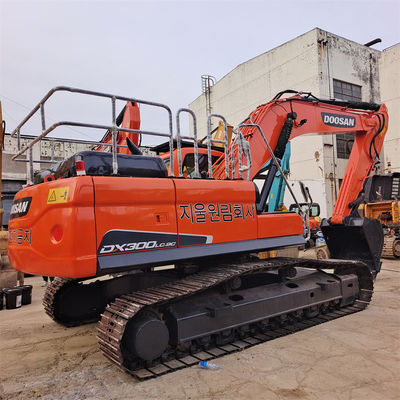 Excavateur Doosan DX300 avec 151KW de puissance et chaussures de piste de Corée