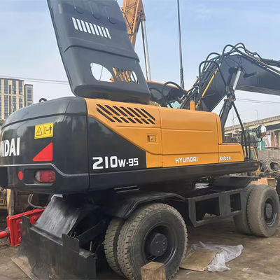 Excavateur à roues Hyundai 210w-9 d'occasion avec une capacité de seau de 1,2 M3 en excellent état