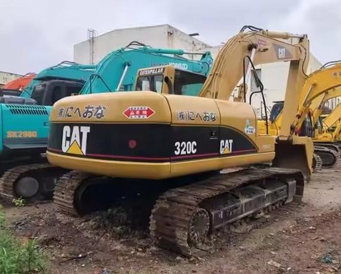 Excavateur japonais 320C, modèle 2018, en parfait état.
