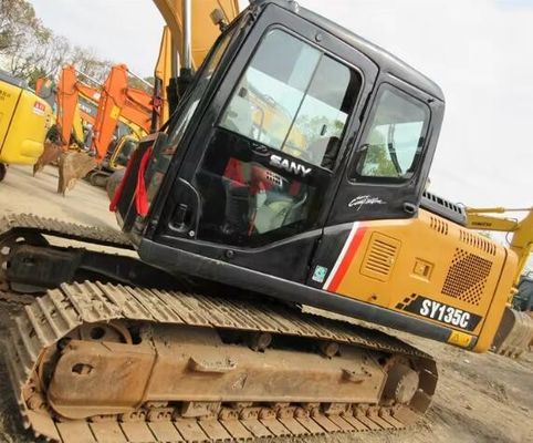 Une excavatrice Sany SY135C d'occasion de 2022 avec une capacité de seau de 0,7 CBM en excellent état.