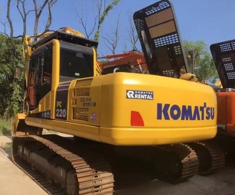 Excavatrice Komatsu PC220-8 avec une capacité de seau de 1,2 m3 et un poids de 22 000 kg
