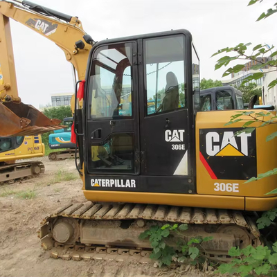 En bon état, une machine de déménagement de terre de 6 tonnes de l'industrie japonaise.