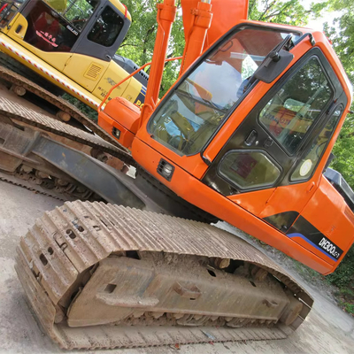 Excavateur Doosan DH300LC de 30 tonnes en bon état et cylindre hydraulique original